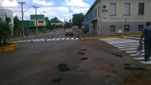 Tapa buracos com asfalto ensacado