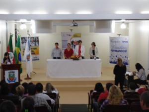 Autoridades estiveram prestigiando a formatura dos cursos 