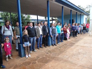 Autoridades, pais e alunos estiveram presentes