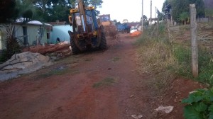 Limpeza de entulhos na Rua Santa Catarina