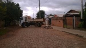 Limpeza de entulhos no Bairro Santo Antônio