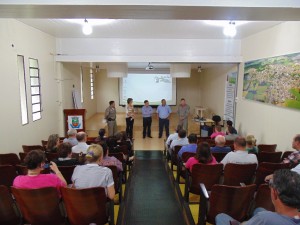 Autoridades, membros da Comissão Pró-Bombeiros e Bombeiros Voluntários estiveram acompanhando