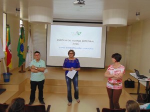 Prefeita Teodora, Vereador Ibanez Victor de Quadros e Secretária Griselda Blau estiveram presentes com demais Vereadores e Secretários para conhecer a Escola em Turno Integral