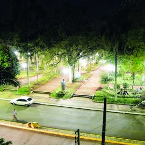 Iluminação da Praça Dr. Otto Schmiedt oferece mais segurança Foto: Márcio Marques 