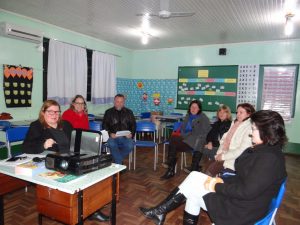 Participantes reuniram-se em grupos de trabalho para trabalhar os temas propostos 