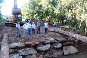 Prefeito e Vice estiveram vistoriando a obra